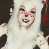 model profile picture