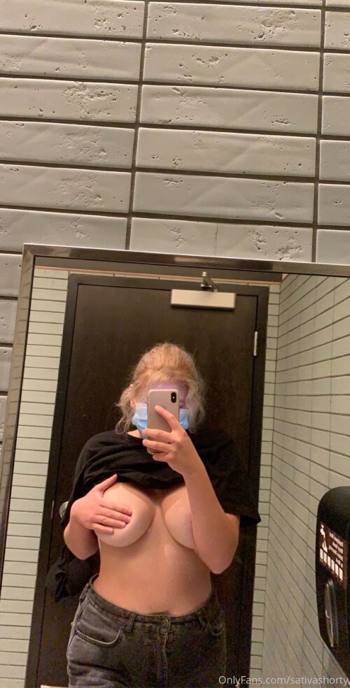 Edensgard3n / sativashortie / diabeticoochie Nude Leaked Onlyfans Photo Edensgard3n / sativashortie / diabeticoochie Nude Leaked Onlyfans Photo
