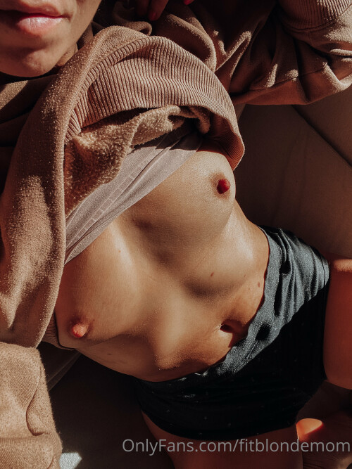 Fitblondemom_ Nude Leaked Onlyfans Photo Fitblondemom_ Nude Leaked Onlyfans Photo