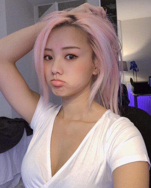Vyvan Le Nude Leaked Onlyfans Photo