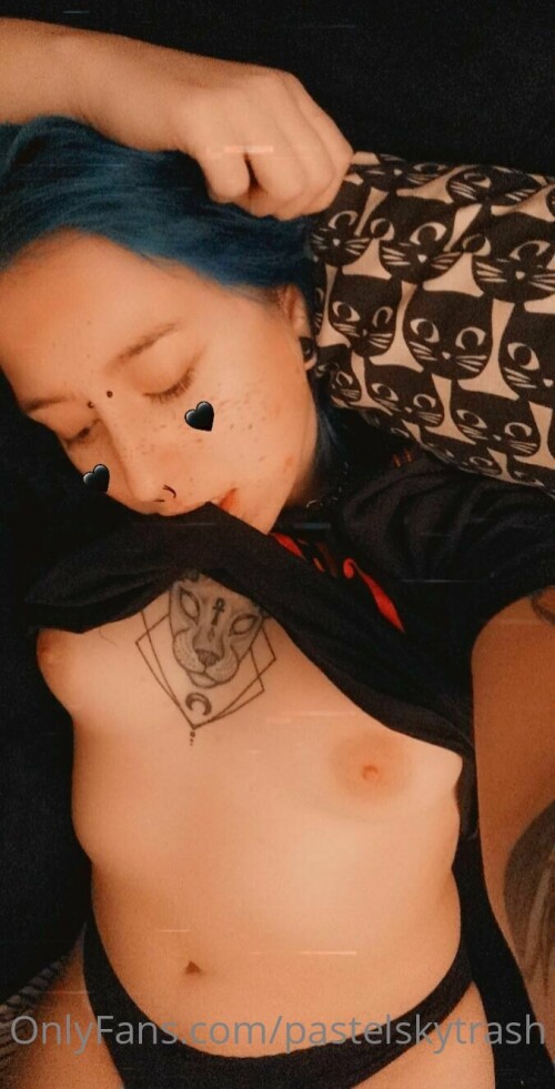 pastelskytrash Nude Leaked Onlyfans Photo pastelskytrash Nude Leaked Onlyfans Photo