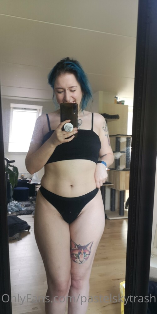 pastelskytrash Nude Leaked Onlyfans Photo pastelskytrash Nude Leaked Onlyfans Photo