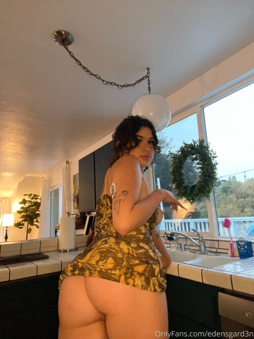 Edensgard3n / sativashortie / diabeticoochie Nude Leaked Onlyfans Photo Edensgard3n / sativashortie / diabeticoochie Nude Leaked Onlyfans Photo