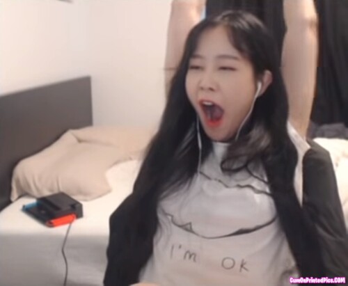 39daph-Yawning2.md.jpg