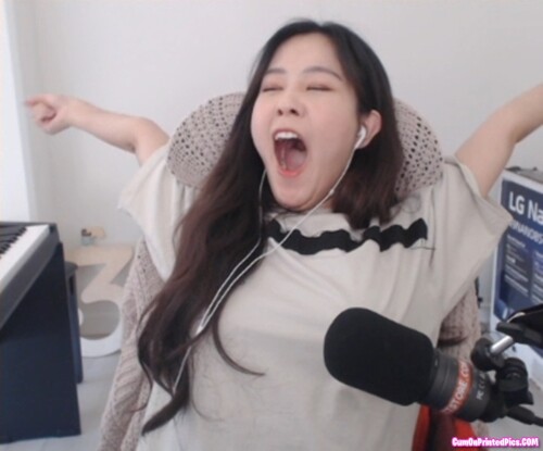 39daph-Yawning6.md.jpg