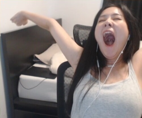 39daph-Yawning7.md.jpg