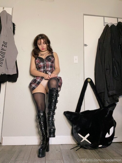 angelgutz / moedemon / angellicellie Nude Leaked Onlyfans Photo angelgutz / moedemon / angellicellie Nude Leaked Onlyfans Photo
