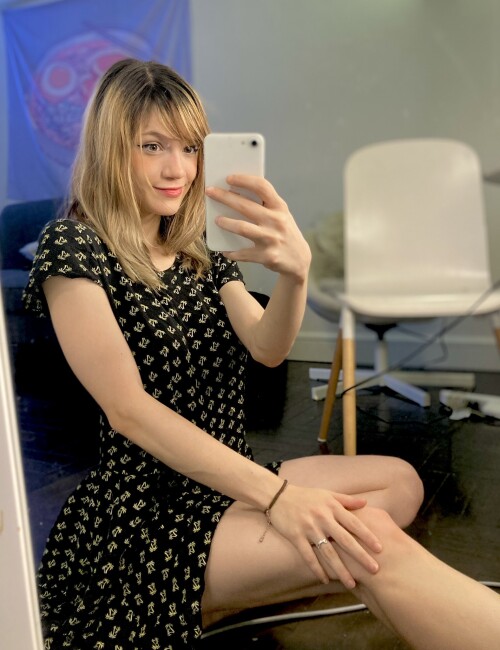 E6_M5oyXoAMi8Ie.md.jpg