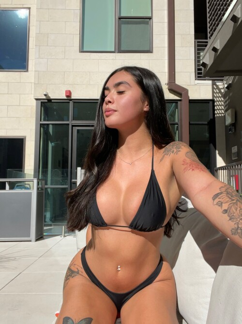 Request OnlyFans Latina Jazmin Bertrand jazzymonique98  