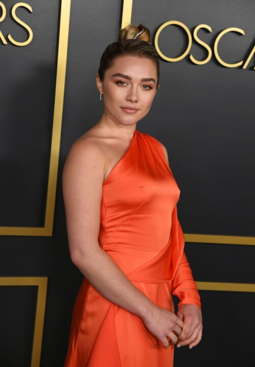 Florence-Pugh-09.md.jpg