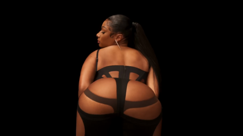 Megan-Thee-Stallion-Plan-B-Official-Video_1080p_MUX_14.md.png