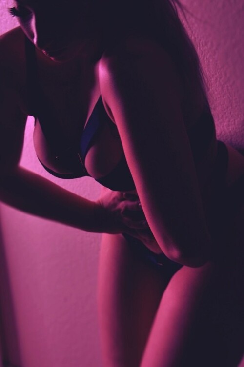 Itsrainingneon Nude Leaked Onlyfans Photo