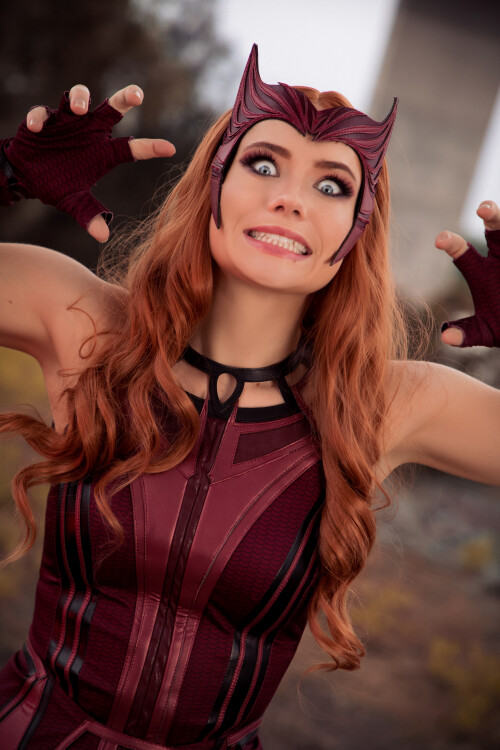 Scarlet-Witch-24006540e4d0ba1380.jpg