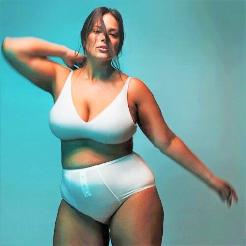 ashleygraham_281389598_969326090449308_2445662157522646890_n.md.jpg