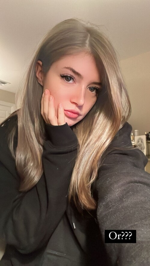 chrissycostanza_283453766_1075173016415897_4339816752963646128_n.md.jpg