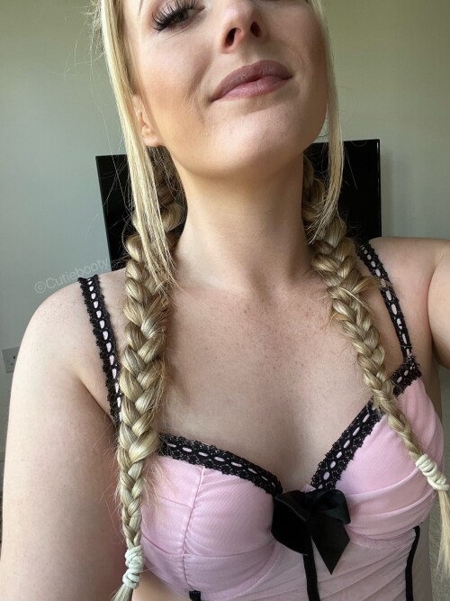 cutiebooty.x---2022-05-02---2438042701.jpg