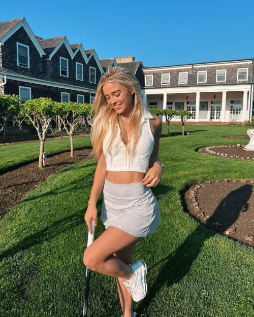 livvydunne-283354561_757659875642712_1601037865775248580_n.md.jpg
