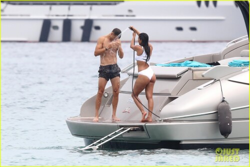 nicole-scherzinger-grigor-dmitrov-pda-saint-tropez-90.md.jpg