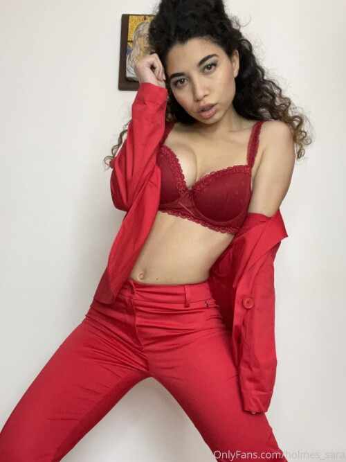 Sara Holmes Photo 1